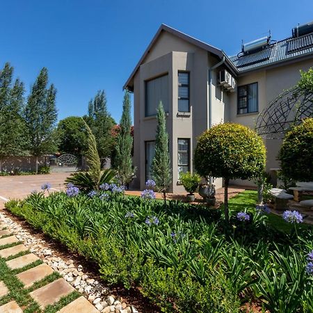 Adato Guesthouse Potchefstroom Esterno foto