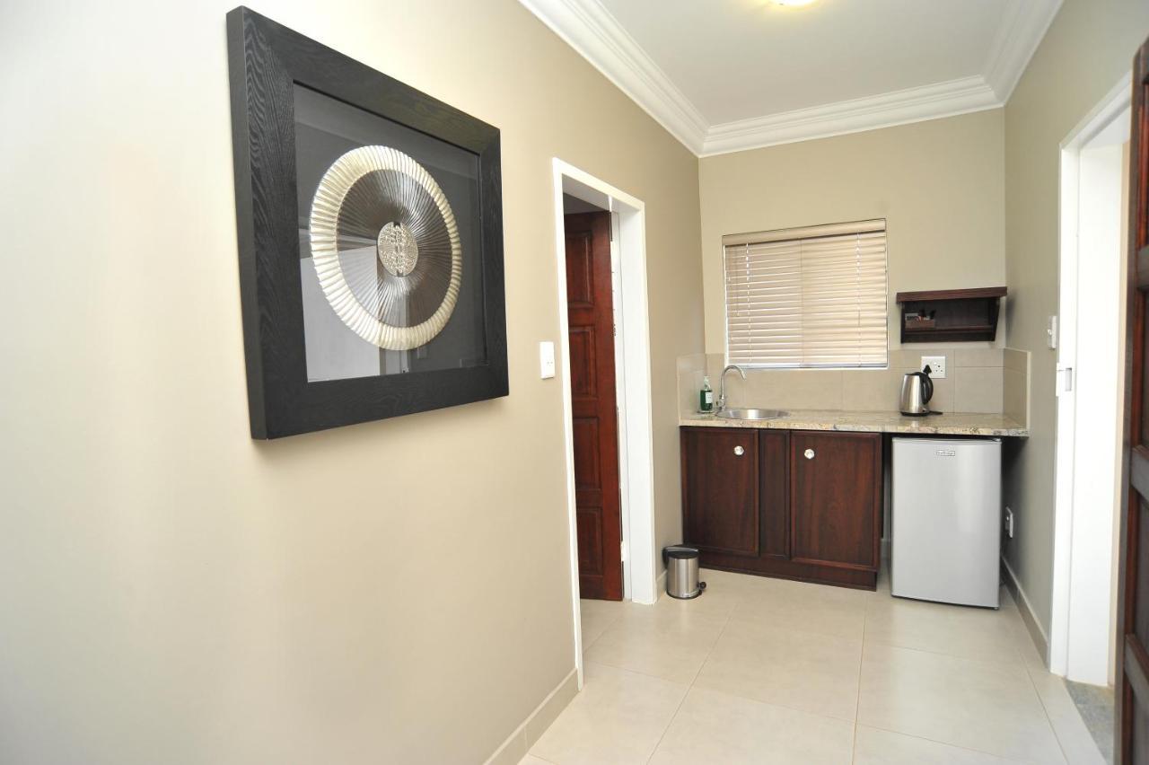 Adato Guesthouse Potchefstroom Esterno foto