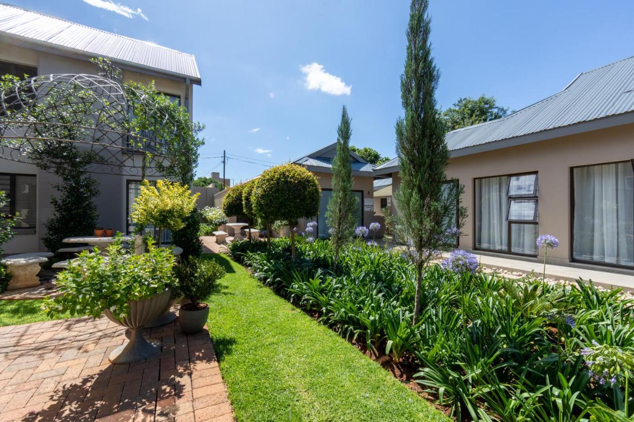 Adato Guesthouse Potchefstroom Esterno foto