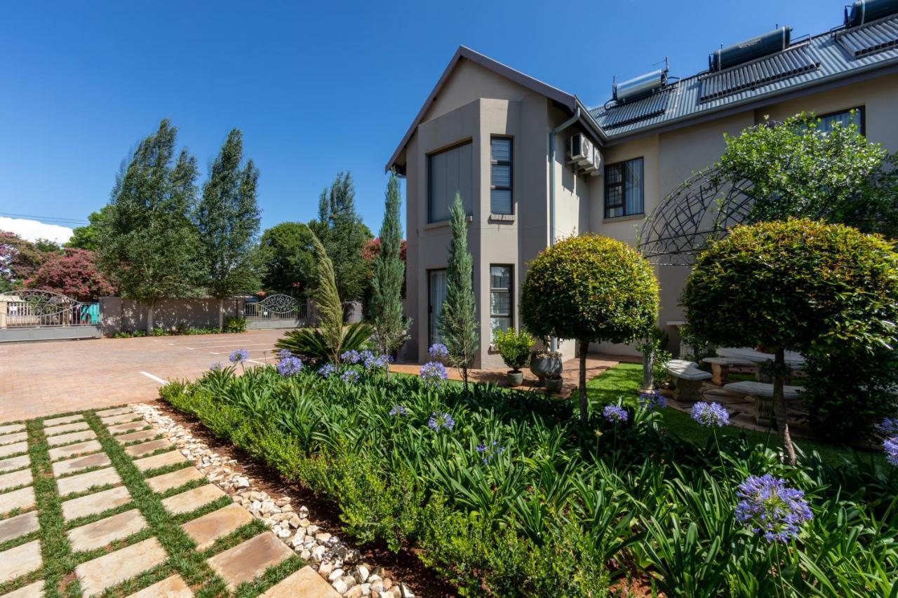 Adato Guesthouse Potchefstroom Esterno foto
