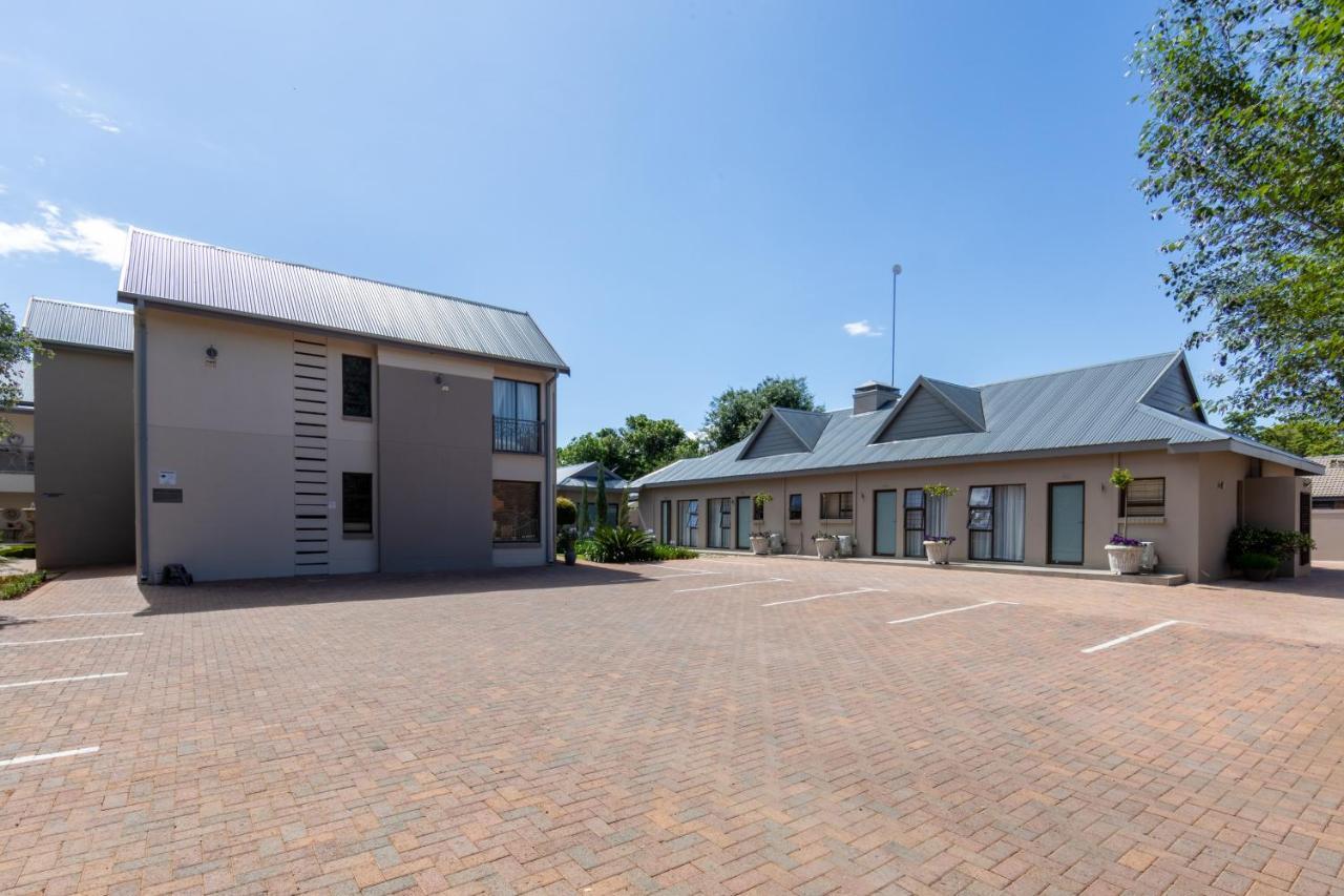 Adato Guesthouse Potchefstroom Esterno foto