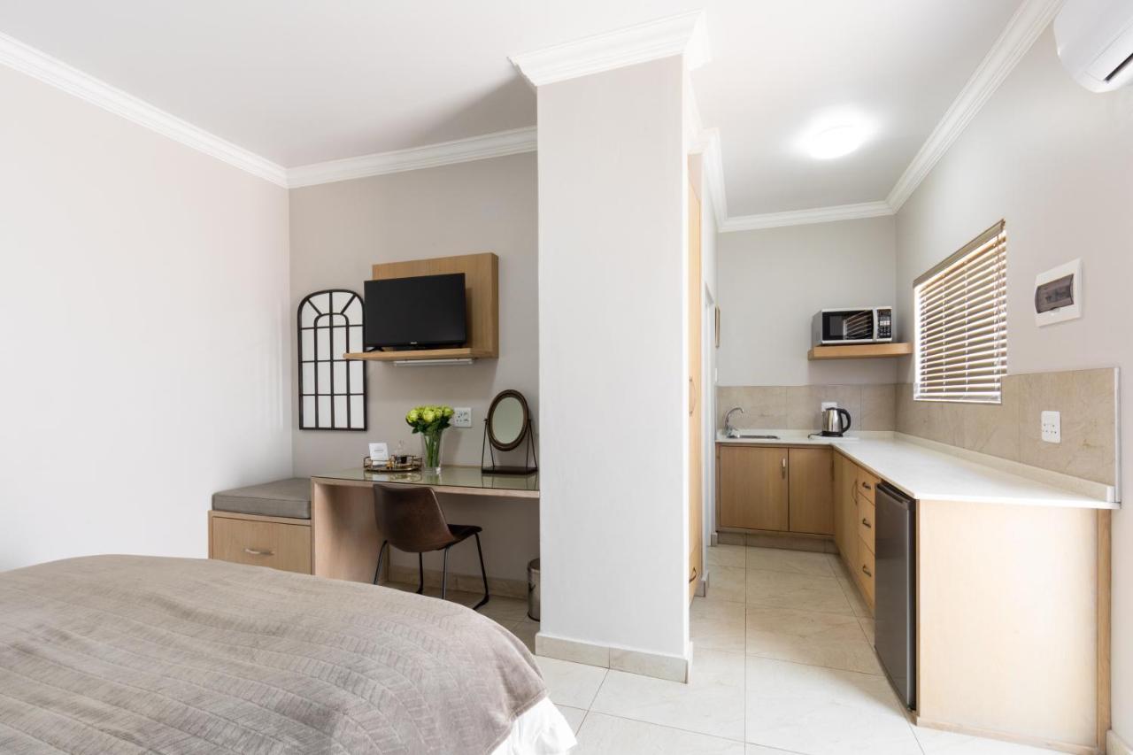 Adato Guesthouse Potchefstroom Esterno foto