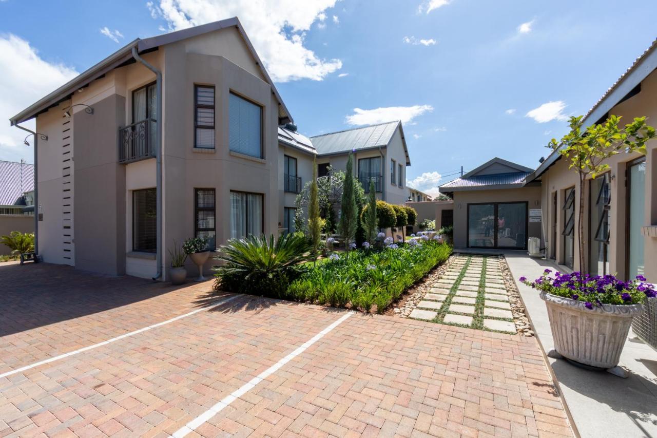 Adato Guesthouse Potchefstroom Esterno foto