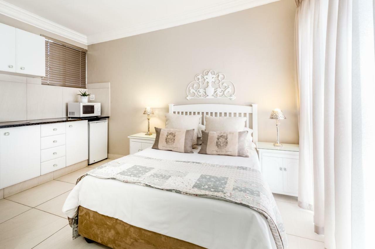 Adato Guesthouse Potchefstroom Esterno foto