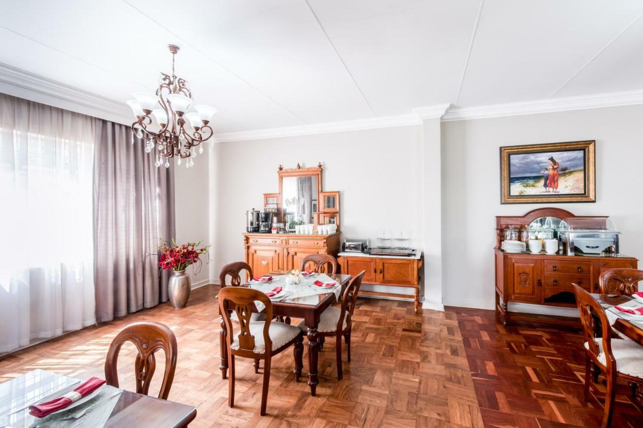 Adato Guesthouse Potchefstroom Esterno foto